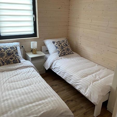 Cztery Katy Hotel Рушиново Екстериор снимка